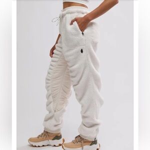 NWT Free People Sundown Fleece Pants, Size XS (relaxed fit), color ivory